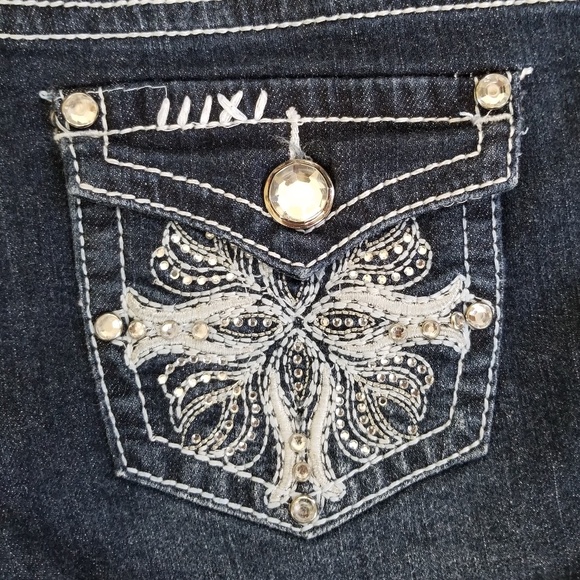 Wallflower Rhinestone Stretch Cuffed Jean Shorts Size‎ 7 Juniors - Picture 6 of 8
